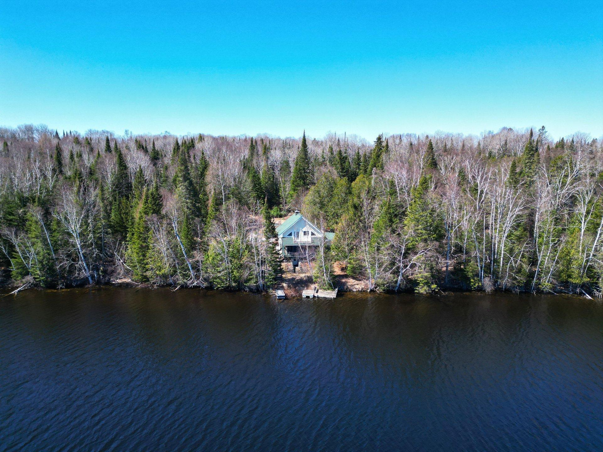 









1224


Ch. du Lac-Boileau O.

,
Rivière-Rouge,




QC
J0T1T0

