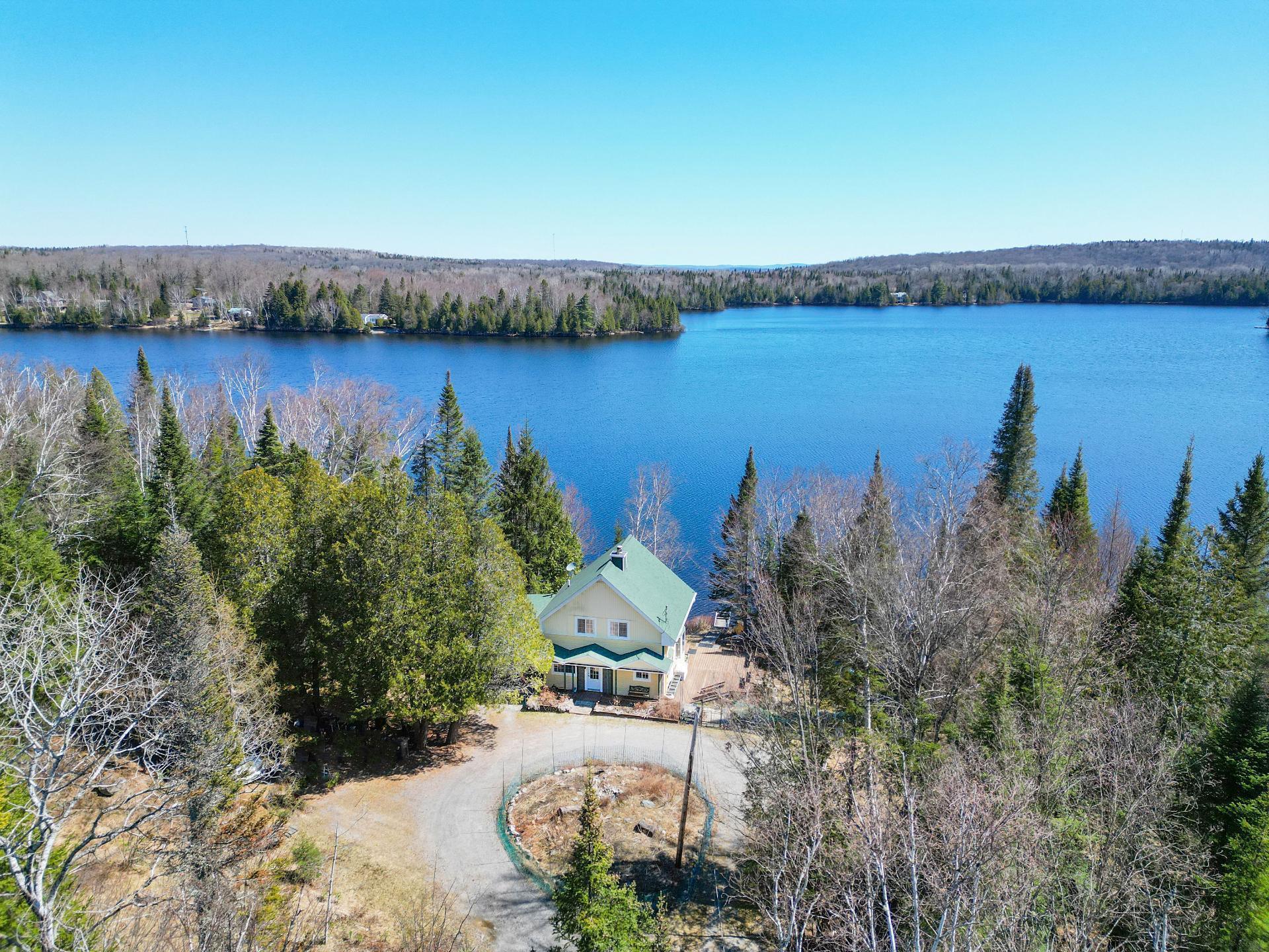 









1224


Ch. du Lac-Boileau O.

,
Rivière-Rouge,




QC
J0T1T0

