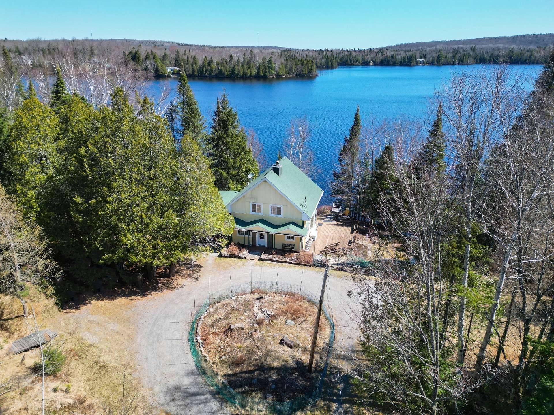









1224


Ch. du Lac-Boileau O.

,
Rivière-Rouge,




QC
J0T1T0

