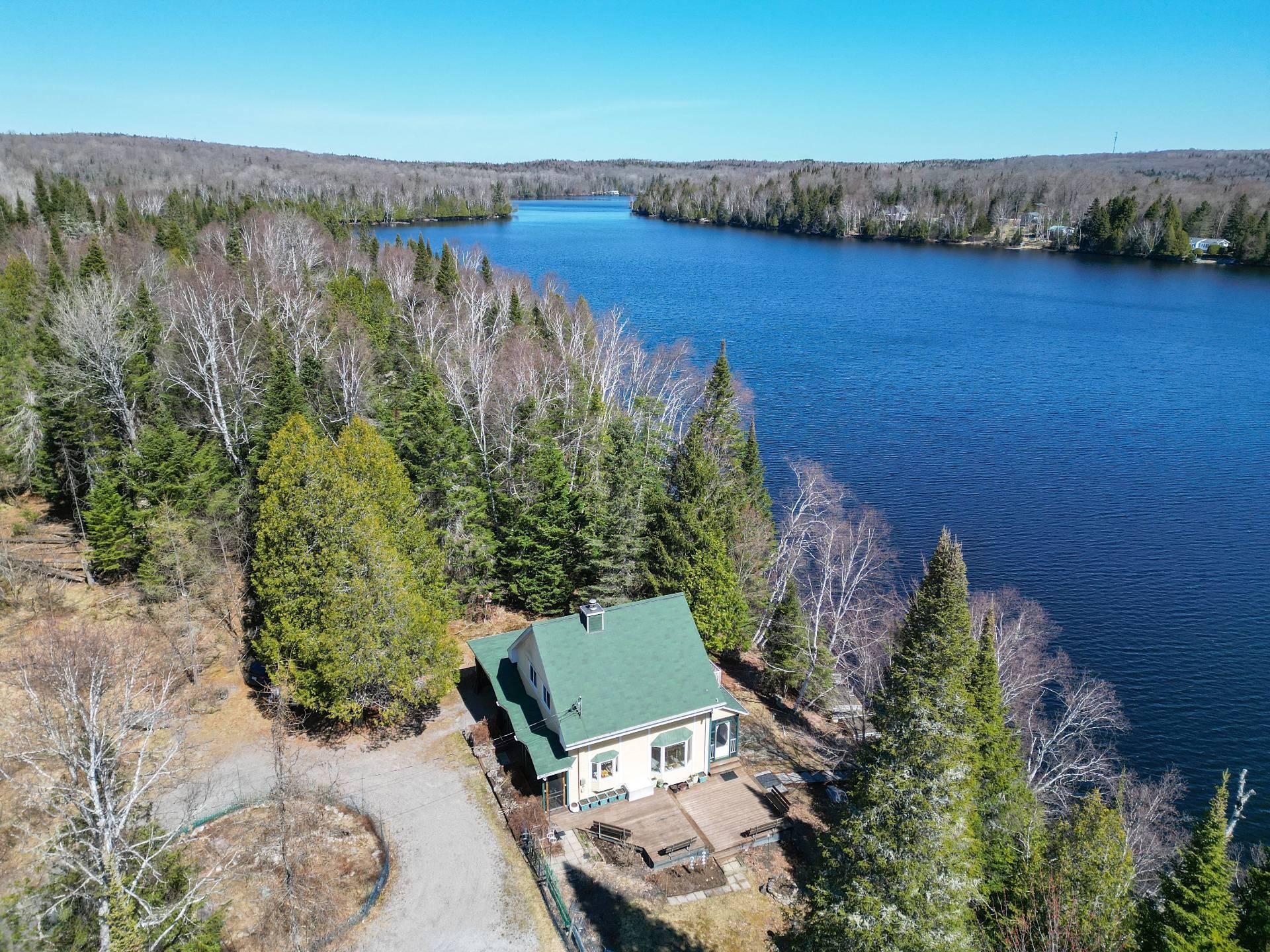 









1224


Ch. du Lac-Boileau O.

,
Rivière-Rouge,




QC
J0T1T0

