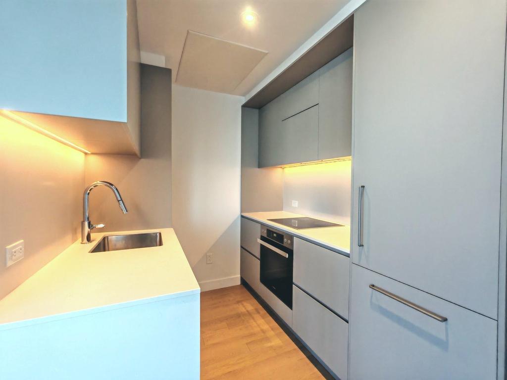 









1205


Rue du Square-Phillips

, 3416,
Montréal (Ville-Marie),




QC
H3B0W3

