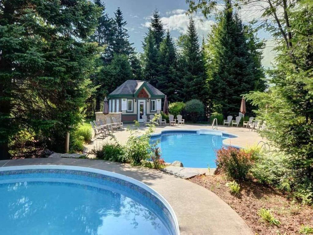 









1736


Ch. du Golf

,
Mont-Tremblant,




QC
J8E2K6

