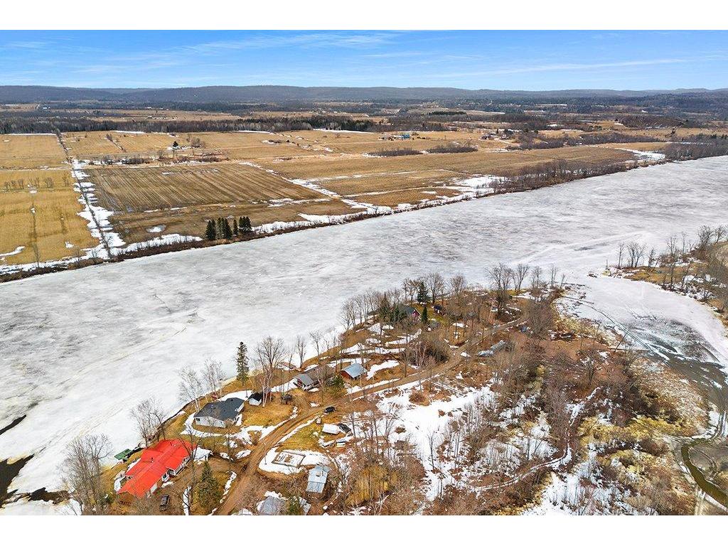 









485


Ch. des Outaouais

,
L'Île-du-Grand-Calumet,




QC
J0X1J0

