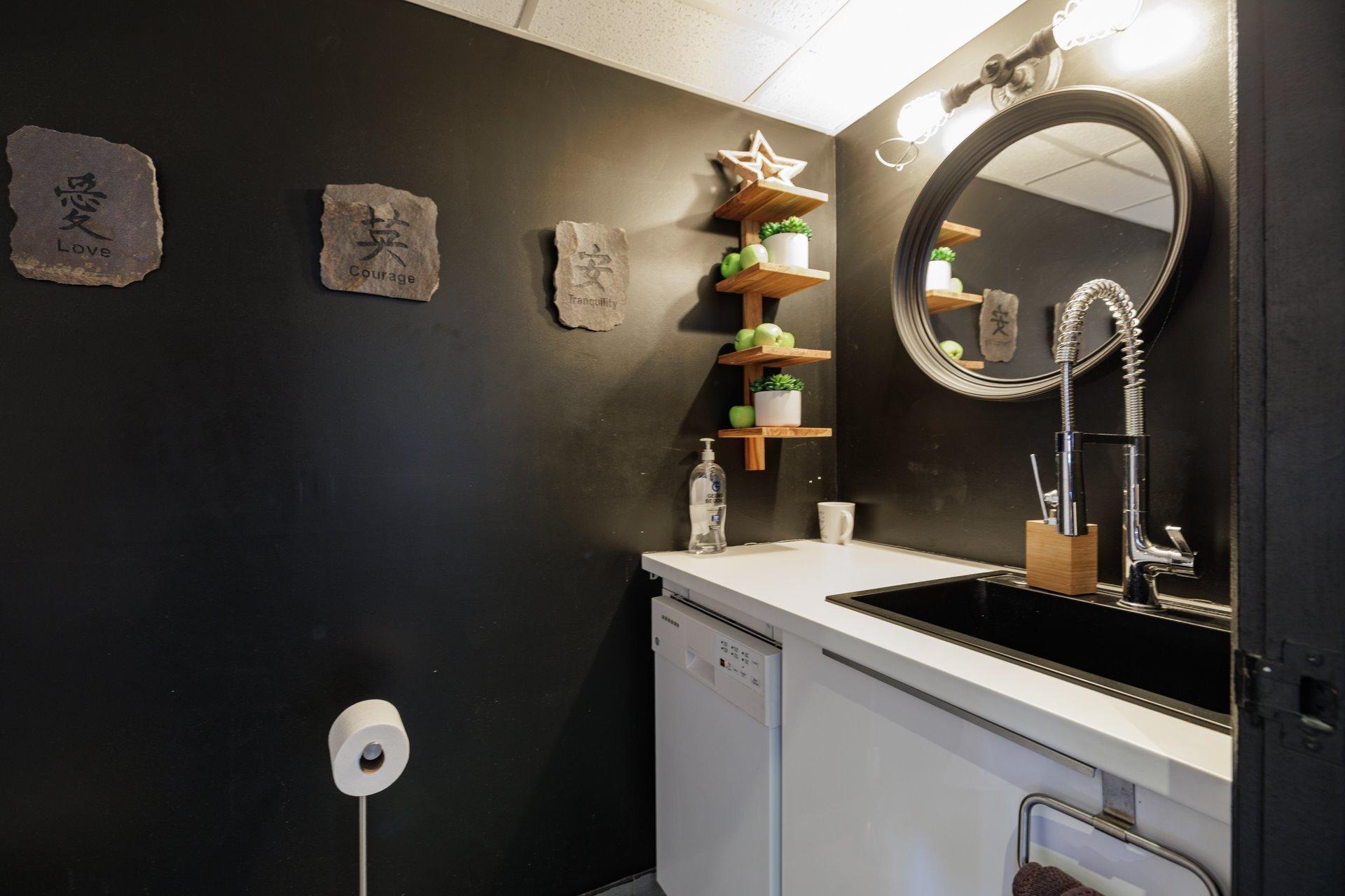 









1743

 - 1745


Rue St-Patrick

,
Montréal (Le Sud-Ouest),




QC
H3K3G9

