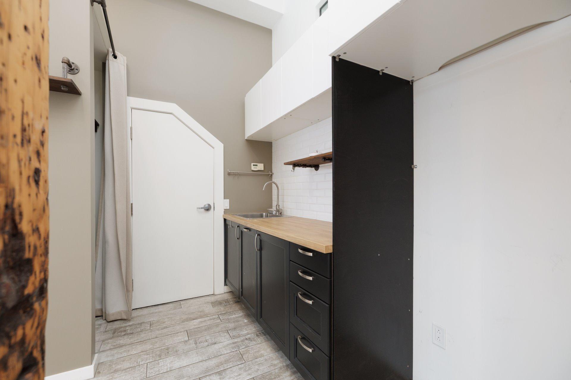 









1743

 - 1745


Rue St-Patrick

,
Montréal (Le Sud-Ouest),




QC
H3K3G9

