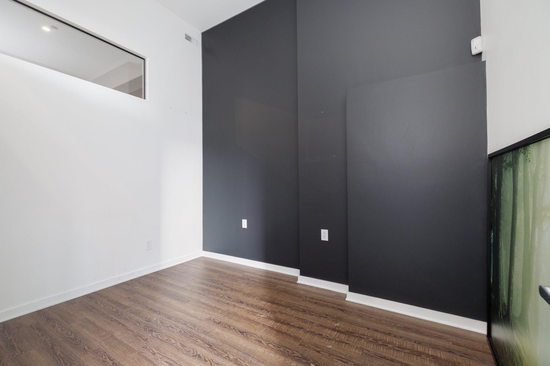 









1743

 - 1745


Rue St-Patrick

,
Montréal (Le Sud-Ouest),




QC
H3K3G9

