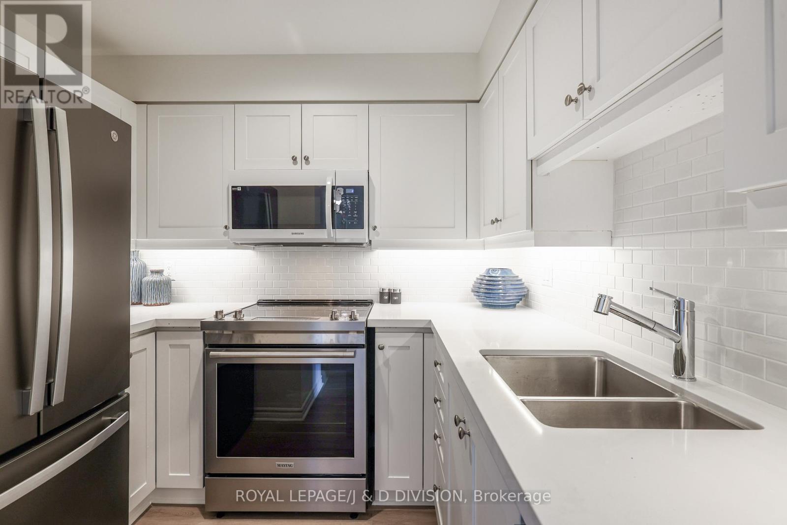 












302 - 1750 BAYVIEW AVENUE

,
Toronto,




Ontario
M4G4H6

