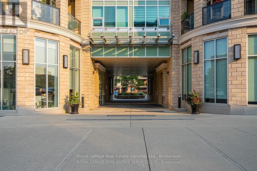 












231 - 216 OAK PARK BOULEVARD

,
Oakville (RO River Oaks),




Ontario
L6H7S8

