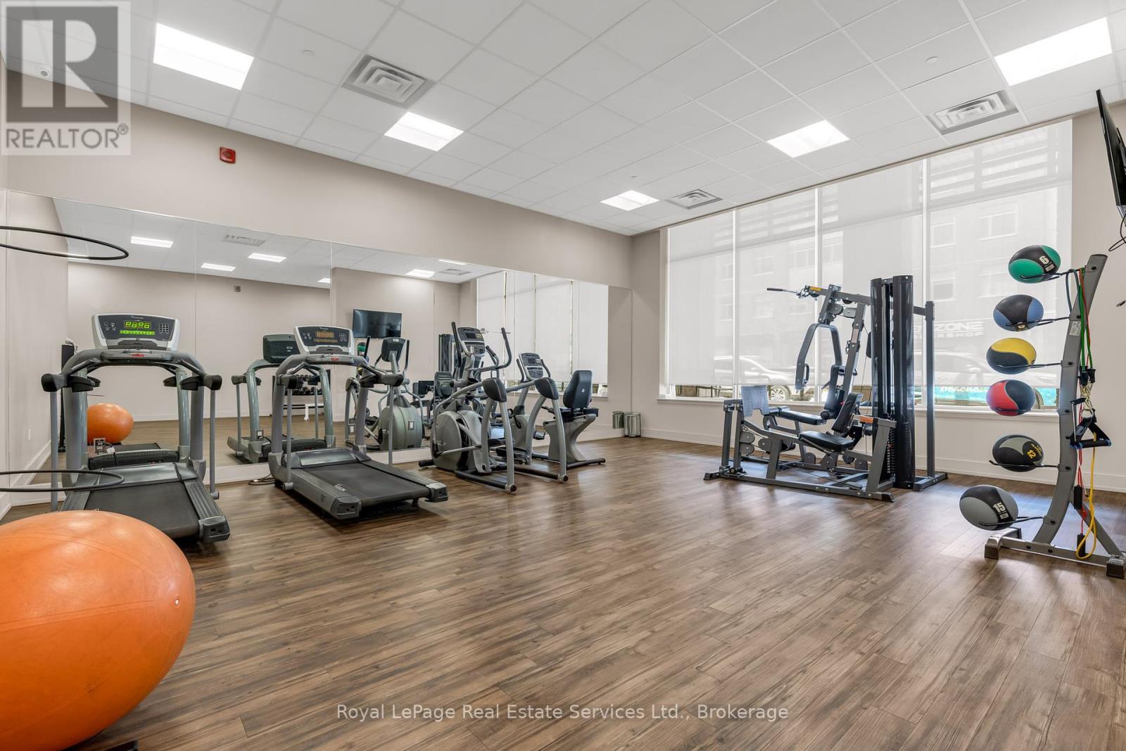 












231 - 216 OAK PARK BOULEVARD

,
Oakville (RO River Oaks),




Ontario
L6H7S8

