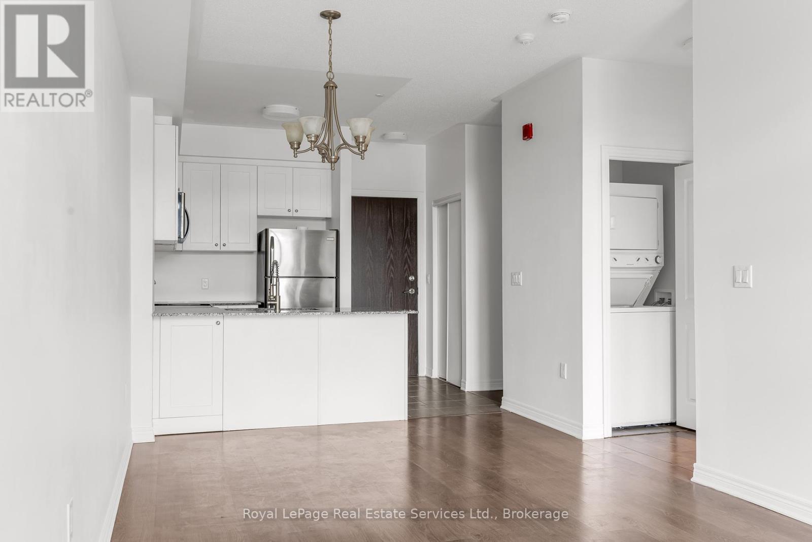












231 - 216 OAK PARK BOULEVARD

,
Oakville (RO River Oaks),




Ontario
L6H7S8

