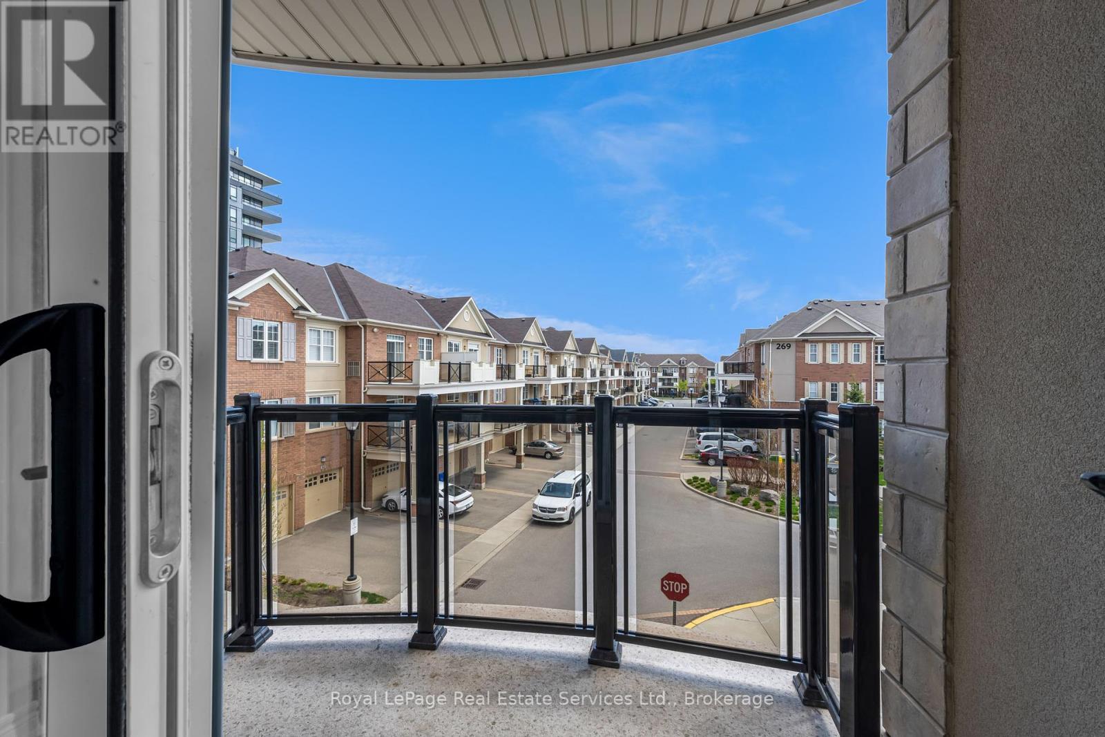 












231 - 216 OAK PARK BOULEVARD

,
Oakville (RO River Oaks),




Ontario
L6H7S8

