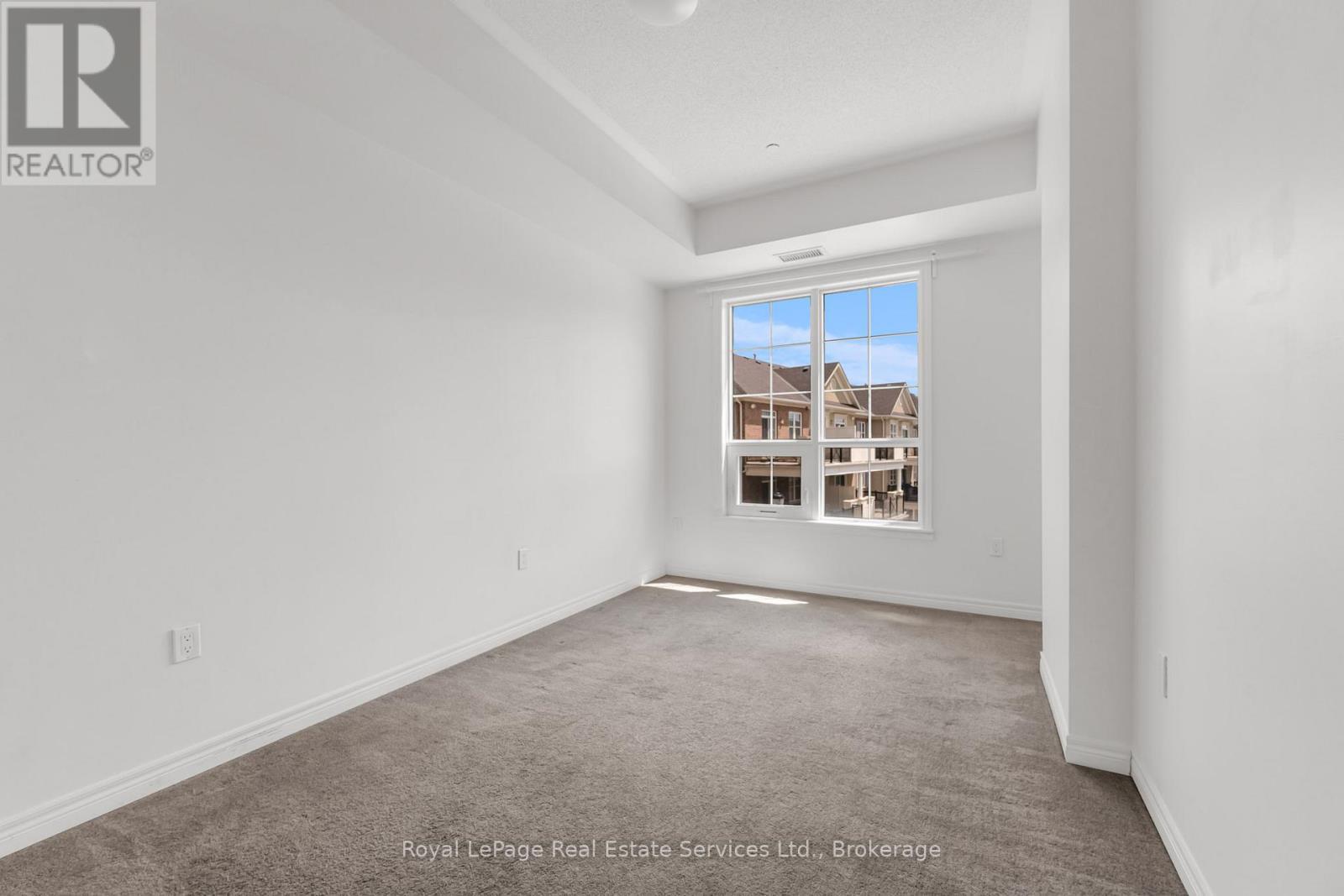 












231 - 216 OAK PARK BOULEVARD

,
Oakville (RO River Oaks),




Ontario
L6H7S8

