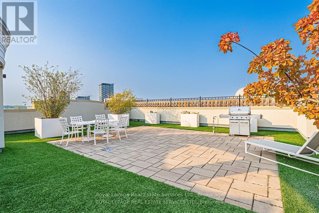 












231 - 216 OAK PARK BOULEVARD

,
Oakville (RO River Oaks),




Ontario
L6H7S8


