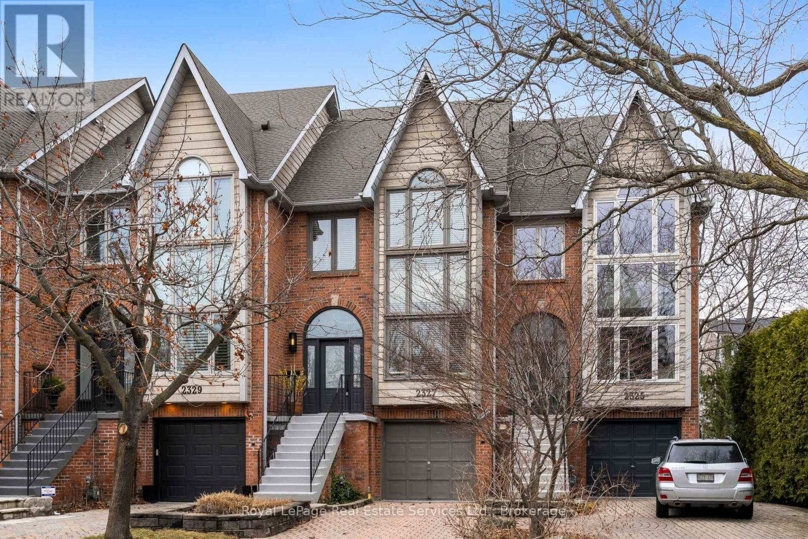 












2327 MARINE DRIVE

,
Oakville (BR Bronte),




Ontario
L6L1C2

