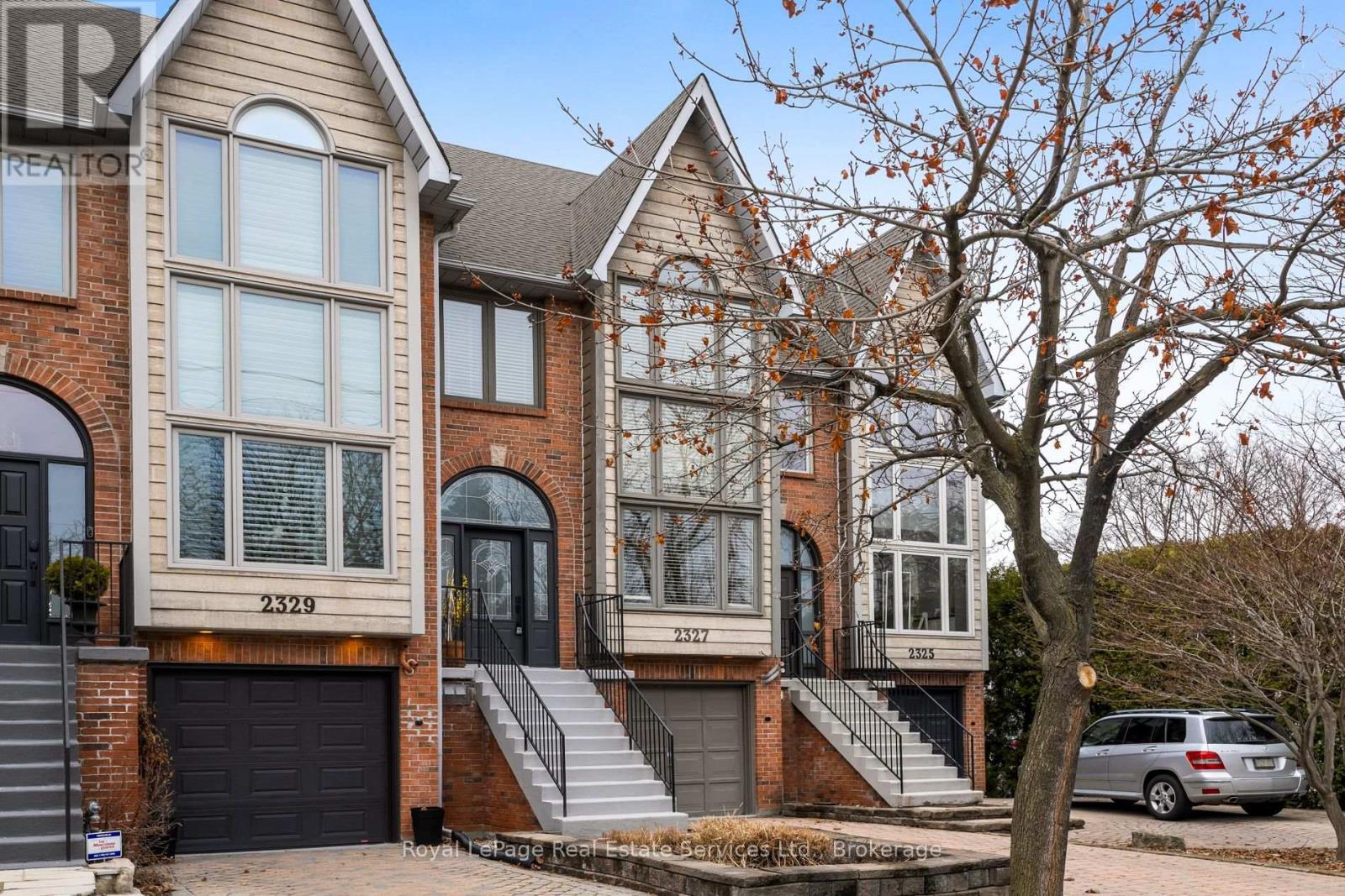 












2327 MARINE DRIVE

,
Oakville (BR Bronte),




Ontario
L6L1C2

