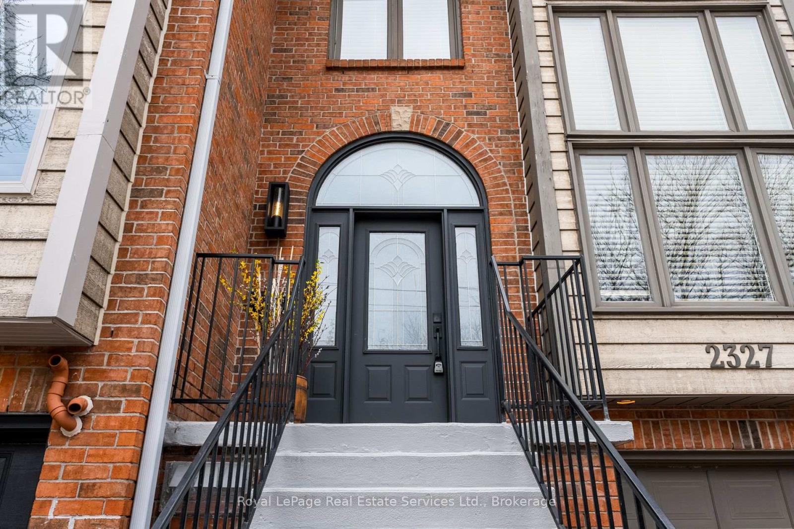 












2327 MARINE DRIVE

,
Oakville (BR Bronte),




Ontario
L6L1C2

