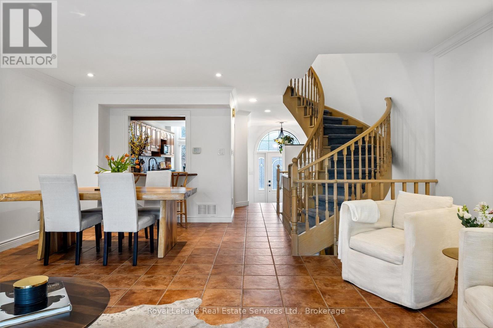 












2327 MARINE DRIVE

,
Oakville (BR Bronte),




Ontario
L6L1C2

