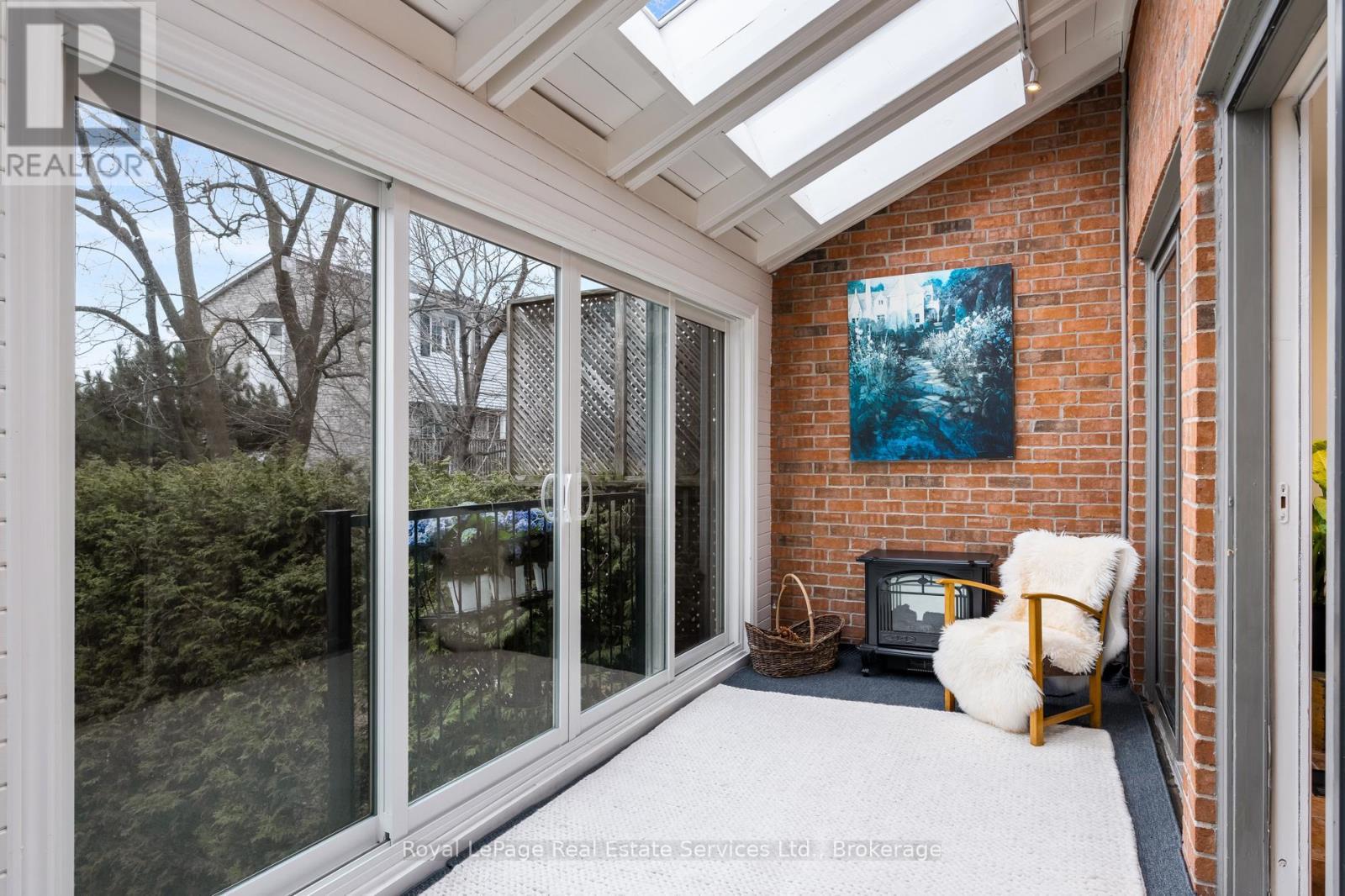 












2327 MARINE DRIVE

,
Oakville (BR Bronte),




Ontario
L6L1C2

