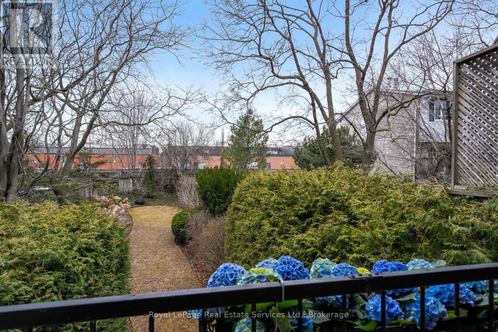 












2327 MARINE DRIVE

,
Oakville (BR Bronte),




Ontario
L6L1C2

