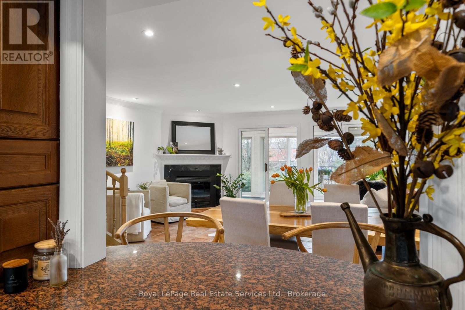 












2327 MARINE DRIVE

,
Oakville (BR Bronte),




Ontario
L6L1C2

