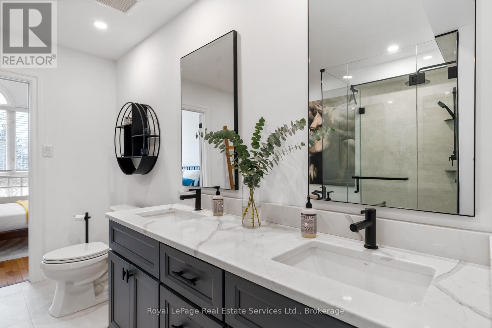 












2327 MARINE DRIVE

,
Oakville (BR Bronte),




Ontario
L6L1C2

