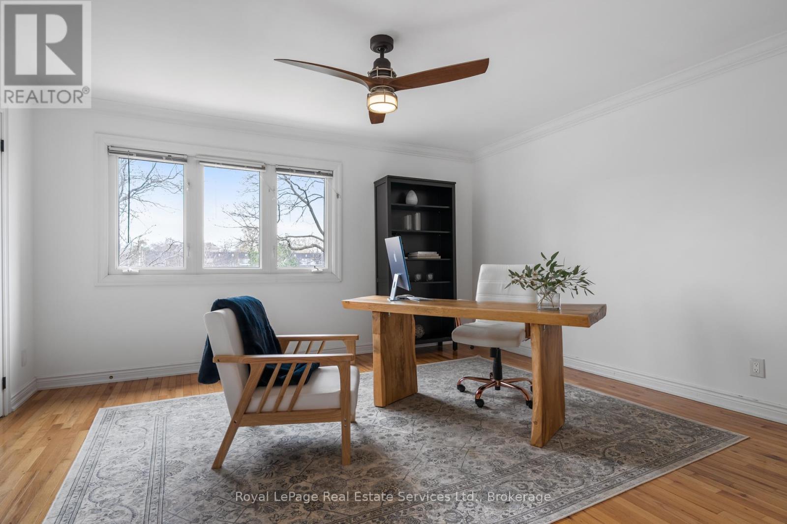 












2327 MARINE DRIVE

,
Oakville (BR Bronte),




Ontario
L6L1C2

