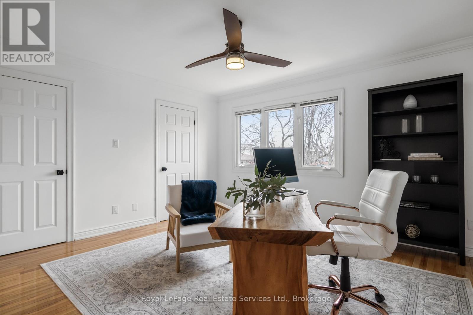 












2327 MARINE DRIVE

,
Oakville (BR Bronte),




Ontario
L6L1C2

