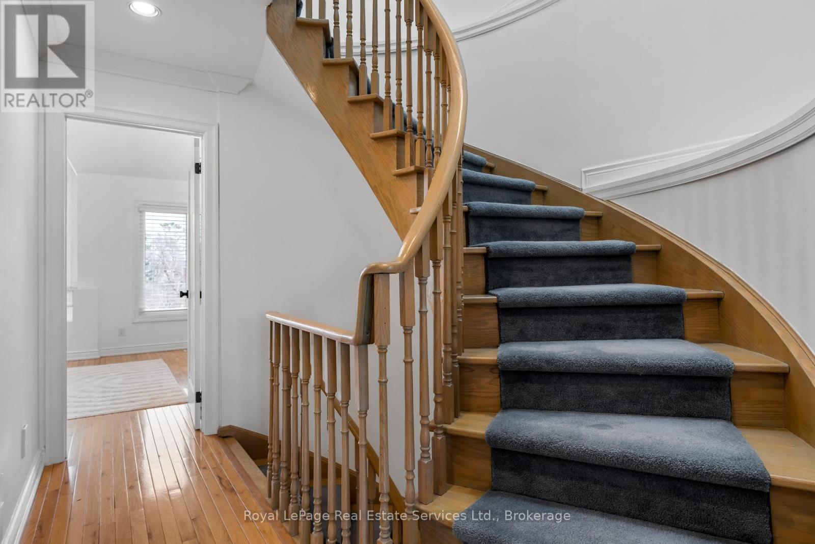 












2327 MARINE DRIVE

,
Oakville (BR Bronte),




Ontario
L6L1C2

