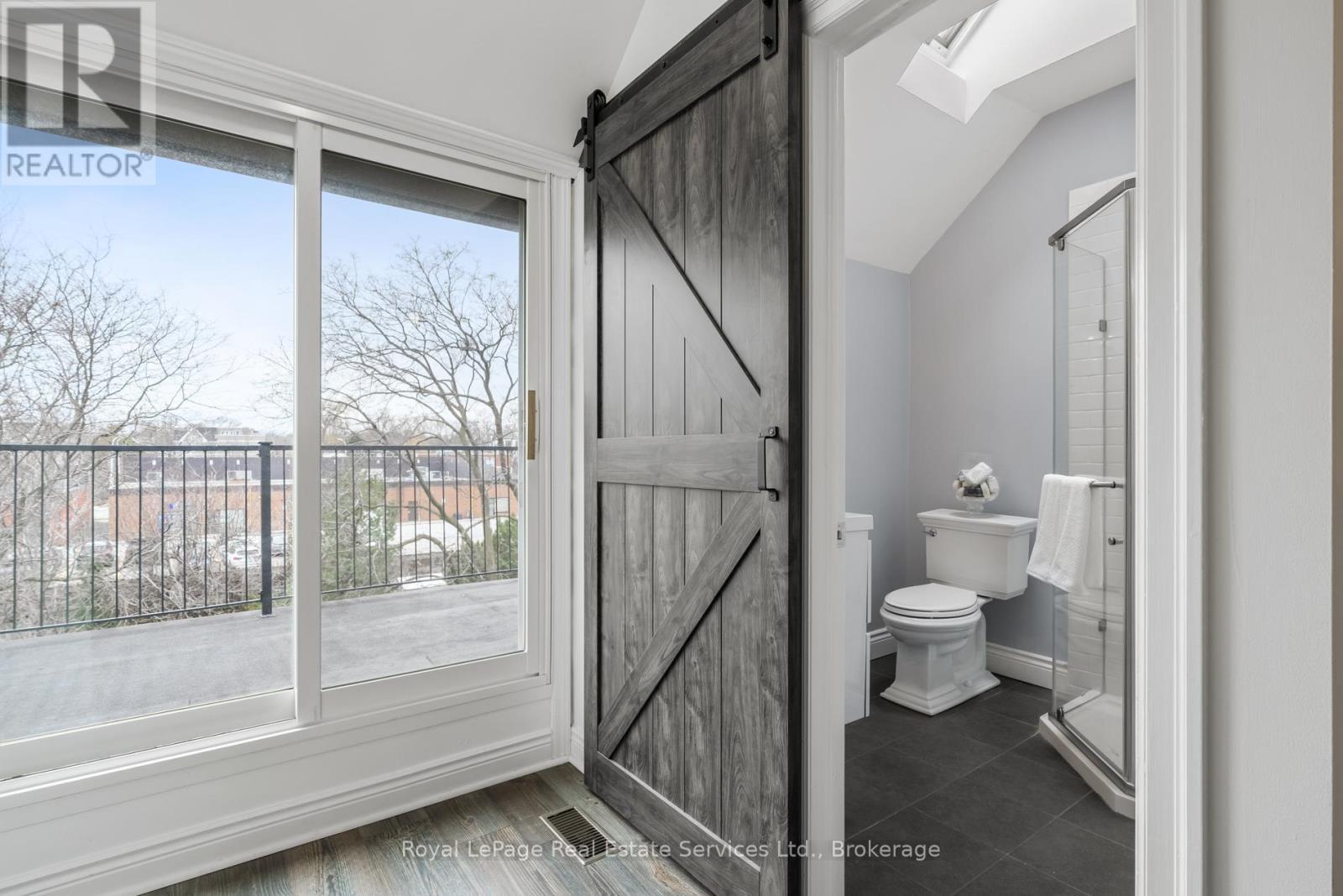 












2327 MARINE DRIVE

,
Oakville (BR Bronte),




Ontario
L6L1C2

