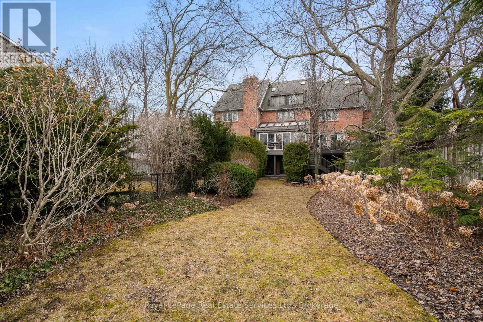 












2327 MARINE DRIVE

,
Oakville (BR Bronte),




Ontario
L6L1C2


