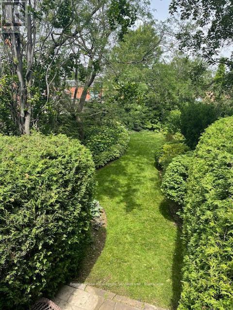 












2327 MARINE DRIVE

,
Oakville (BR Bronte),




Ontario
L6L1C2

