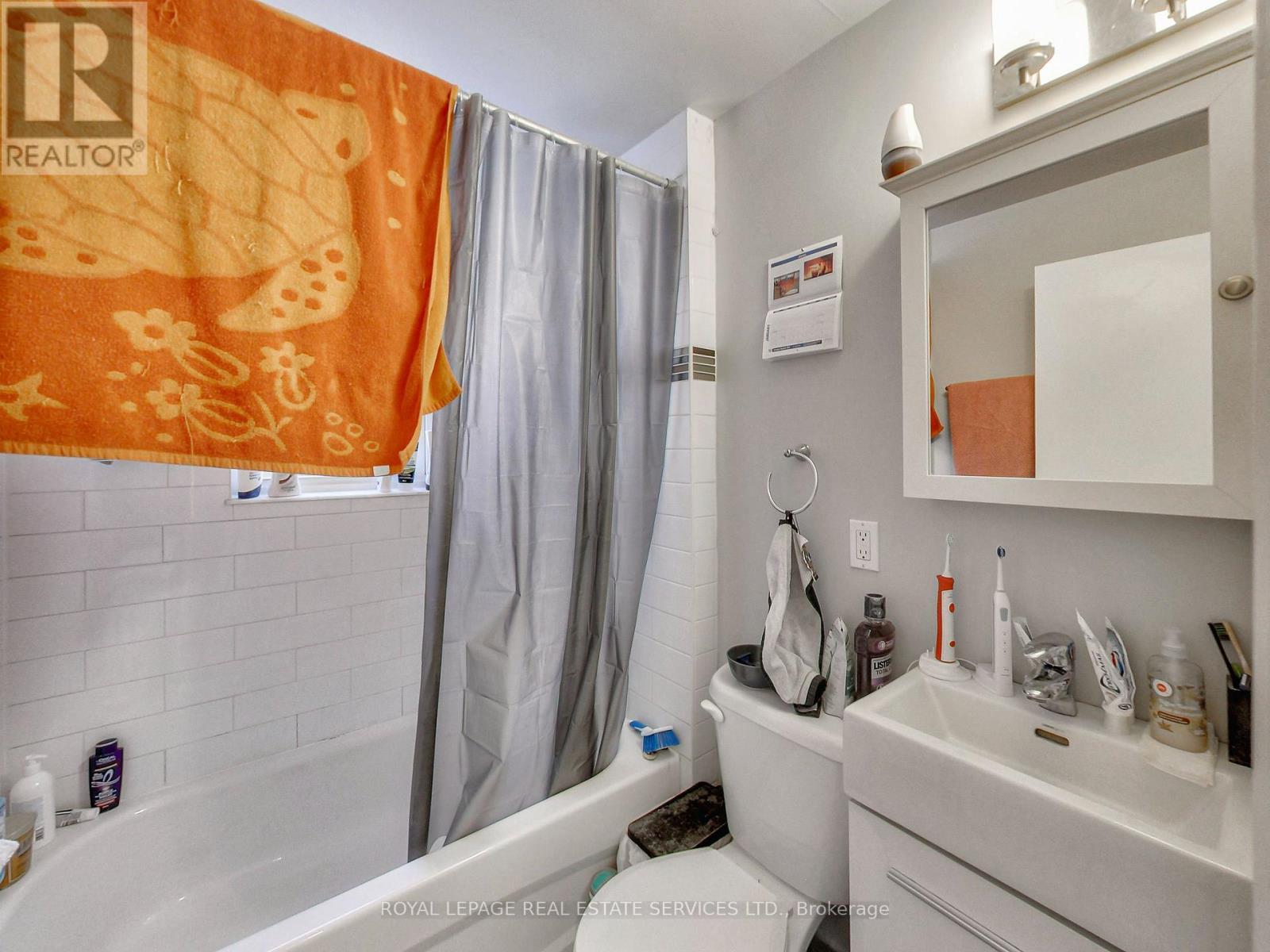 












197 ROYAL YORK ROAD

,
Toronto,




Ontario
M8V2V5

