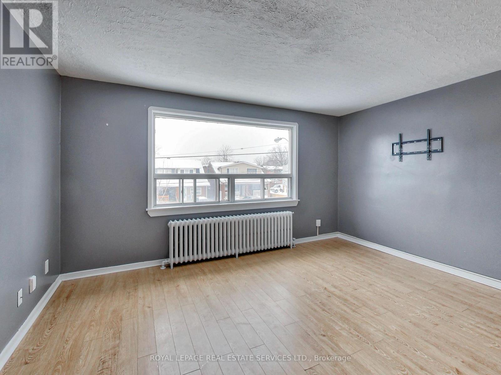 












197 ROYAL YORK ROAD

,
Toronto,




Ontario
M8V2V5

