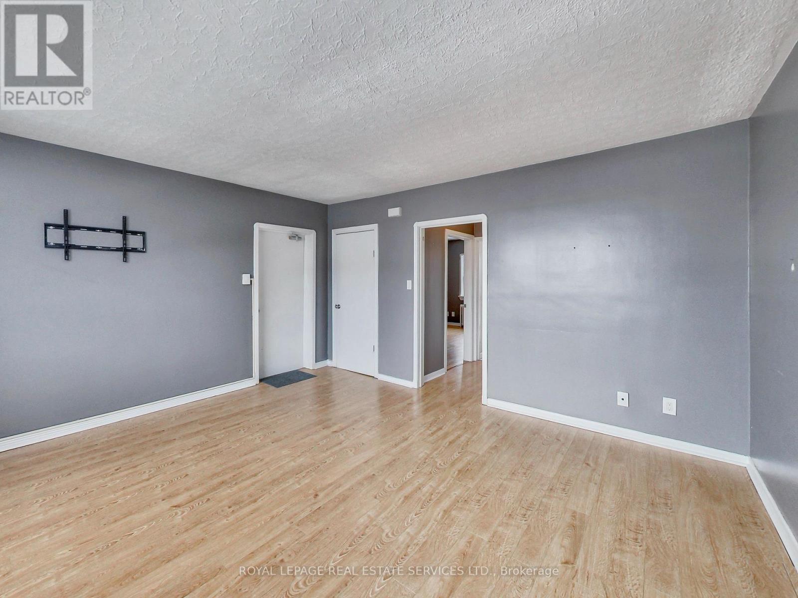 












197 ROYAL YORK ROAD

,
Toronto,




Ontario
M8V2V5

