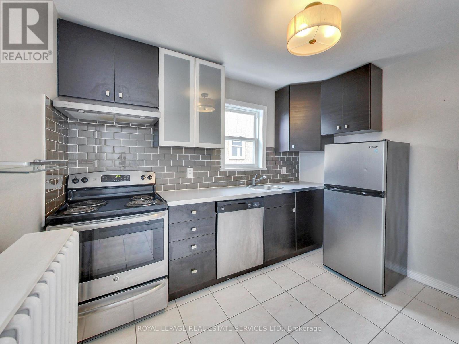 












197 ROYAL YORK ROAD

,
Toronto,




Ontario
M8V2V5

