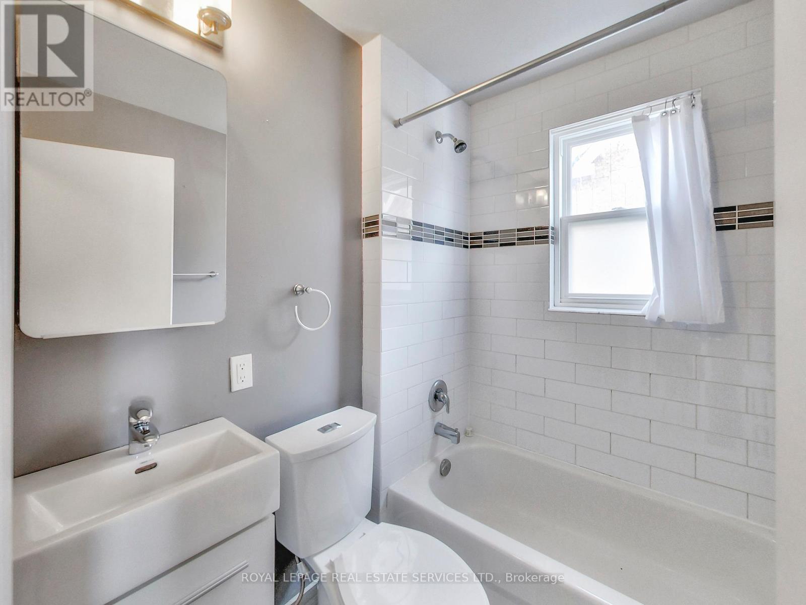 












197 ROYAL YORK ROAD

,
Toronto,




Ontario
M8V2V5

