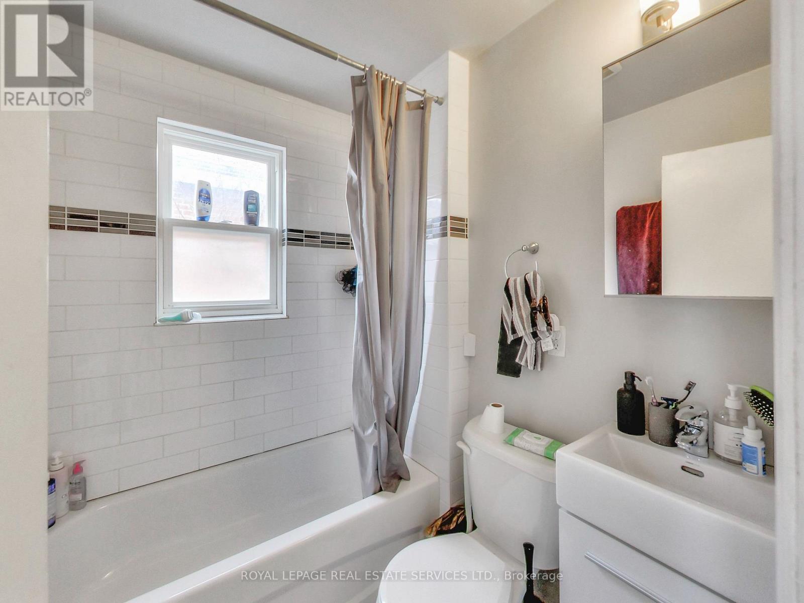 












197 ROYAL YORK ROAD

,
Toronto,




Ontario
M8V2V5

