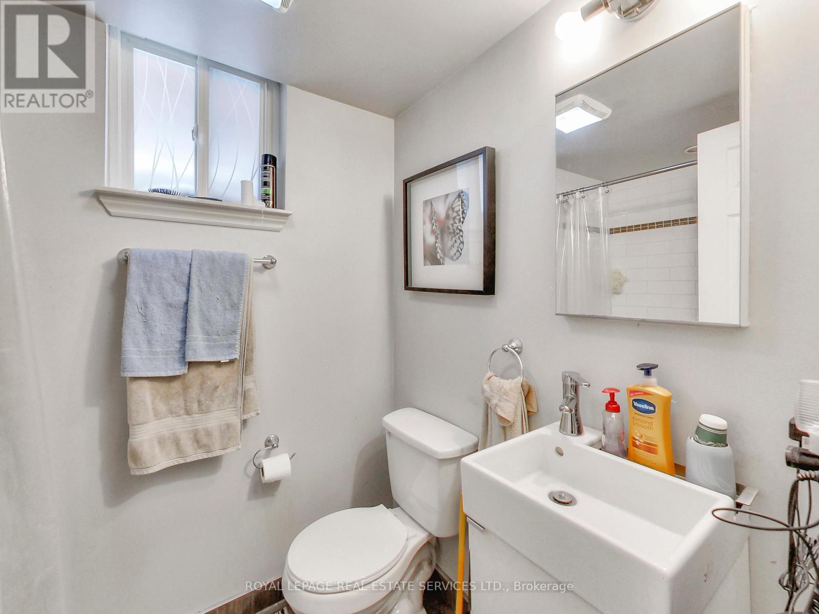 












197 ROYAL YORK ROAD

,
Toronto,




Ontario
M8V2V5

