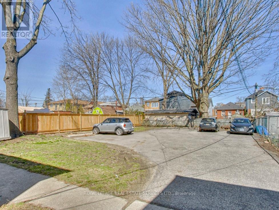 












197 ROYAL YORK ROAD

,
Toronto,




Ontario
M8V2V5

