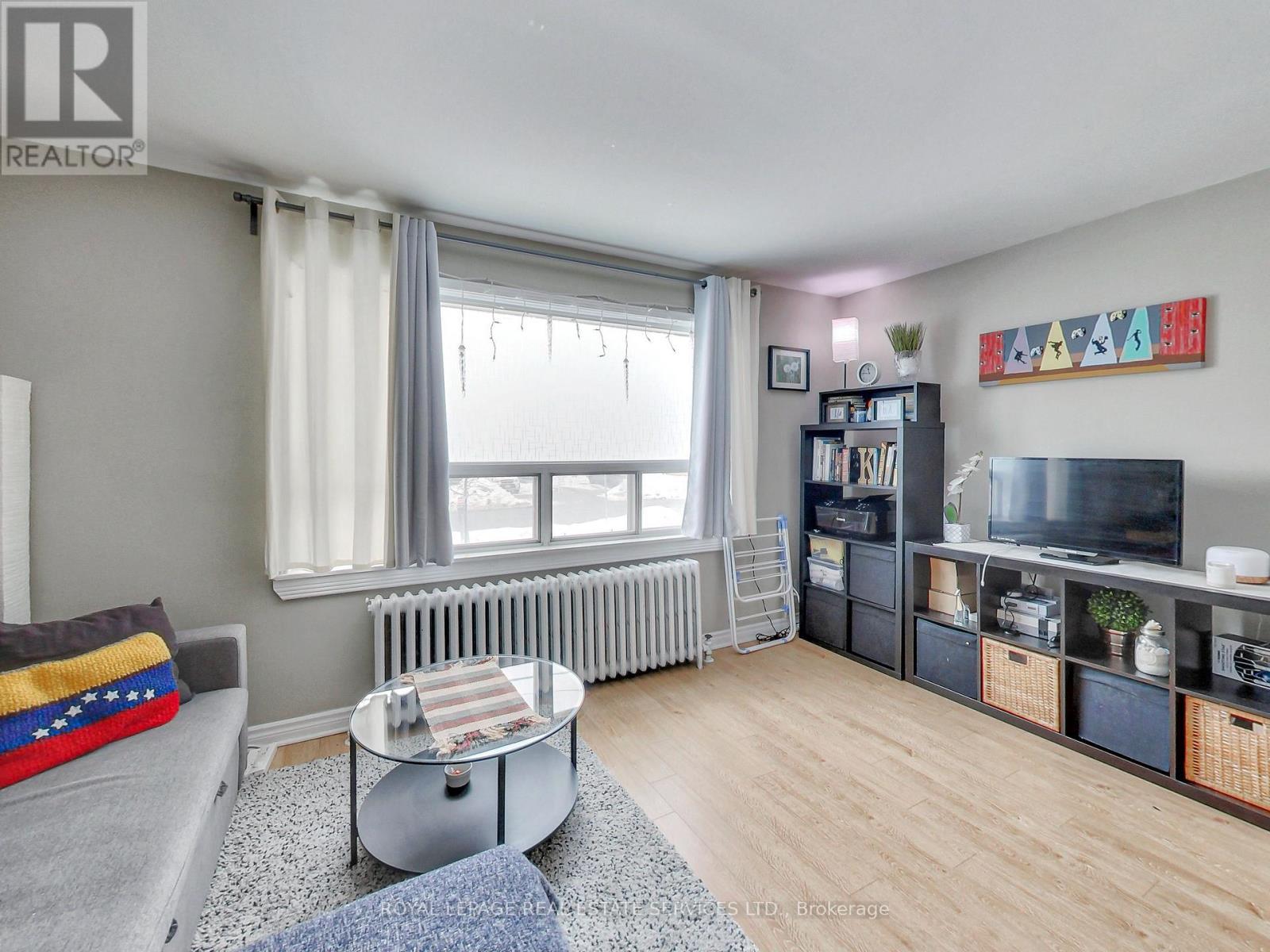 












197 ROYAL YORK ROAD

,
Toronto,




Ontario
M8V2V5

