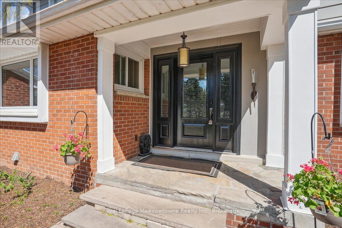 












12840 BRITANNIA ROAD

,
Milton (MI Rural Milton),




Ontario
L9E0V3

