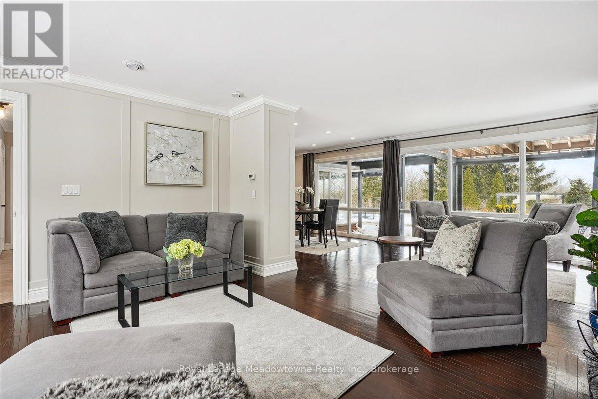 












12840 BRITANNIA ROAD

,
Milton (MI Rural Milton),




Ontario
L9E0V3

