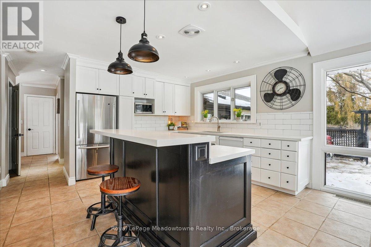 












12840 BRITANNIA ROAD

,
Milton (MI Rural Milton),




Ontario
L9E0V3

