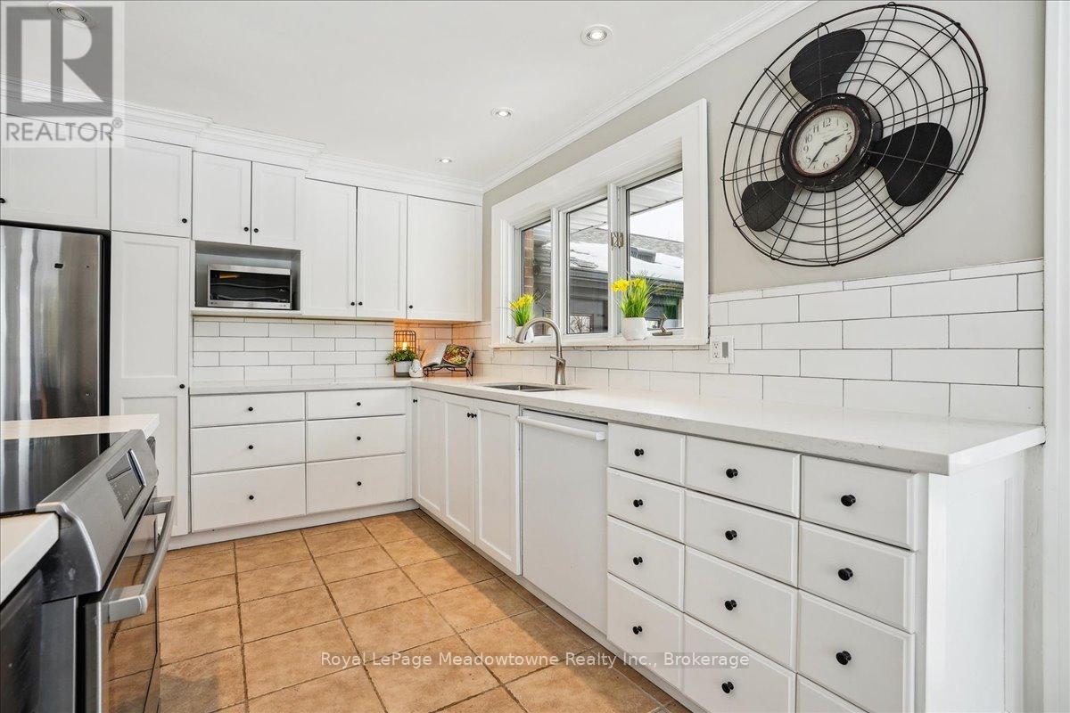 












12840 BRITANNIA ROAD

,
Milton (MI Rural Milton),




Ontario
L9E0V3

