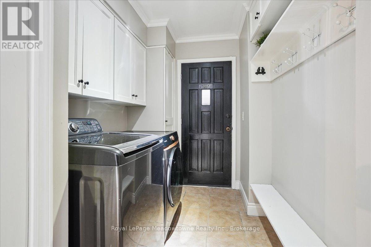 












12840 BRITANNIA ROAD

,
Milton (MI Rural Milton),




Ontario
L9E0V3

