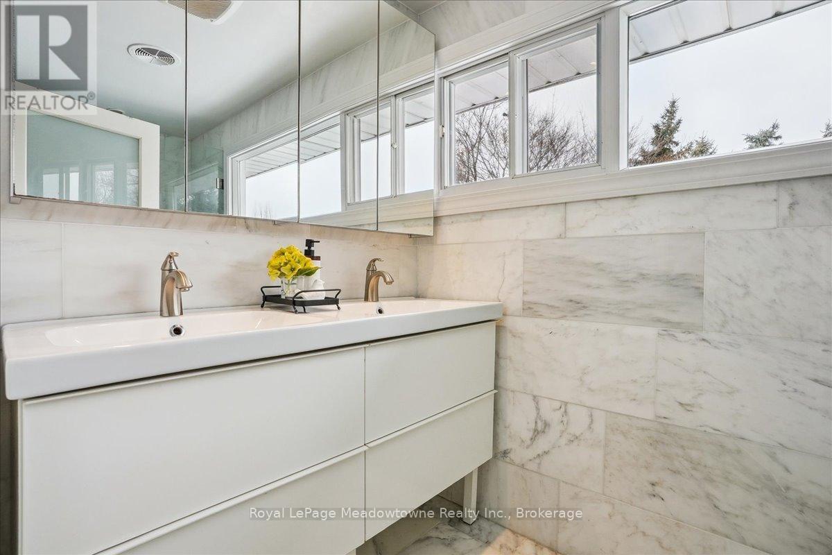 












12840 BRITANNIA ROAD

,
Milton (MI Rural Milton),




Ontario
L9E0V3

