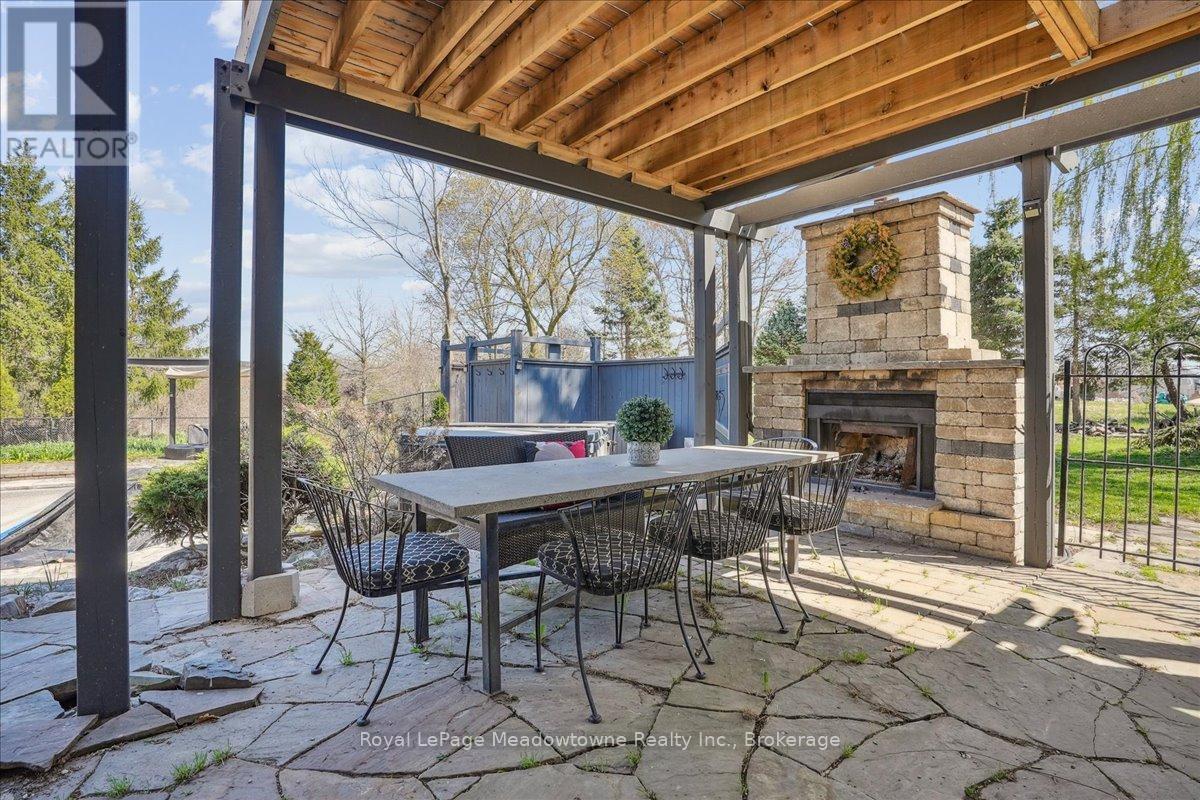 












12840 BRITANNIA ROAD

,
Milton (MI Rural Milton),




Ontario
L9E0V3

