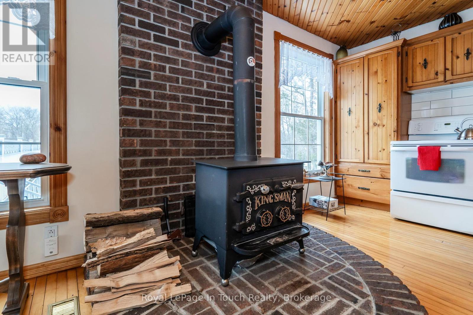 












306 CHURCH STREET

,
Penetanguishene,




Ontario
L9M1G5

