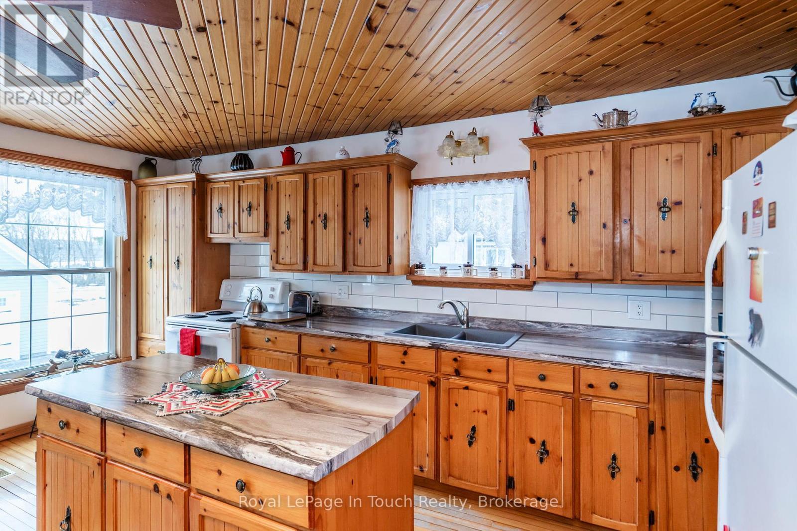 












306 CHURCH STREET

,
Penetanguishene,




Ontario
L9M1G5

