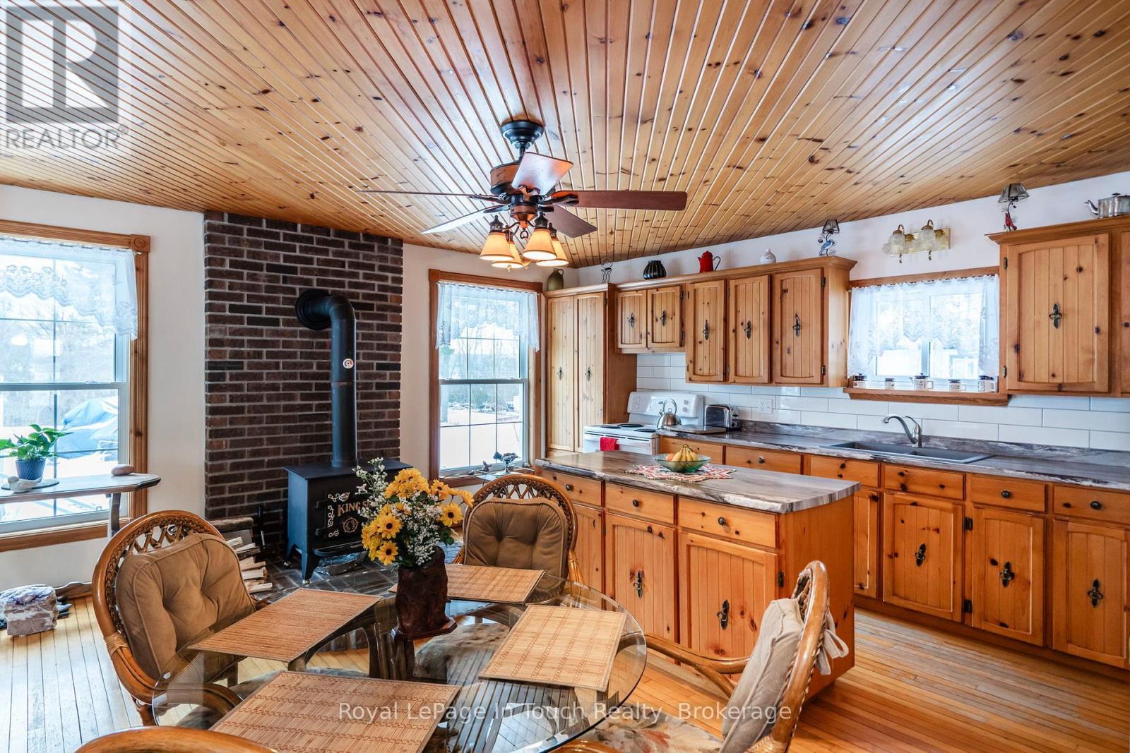 












306 CHURCH STREET

,
Penetanguishene,




Ontario
L9M1G5

